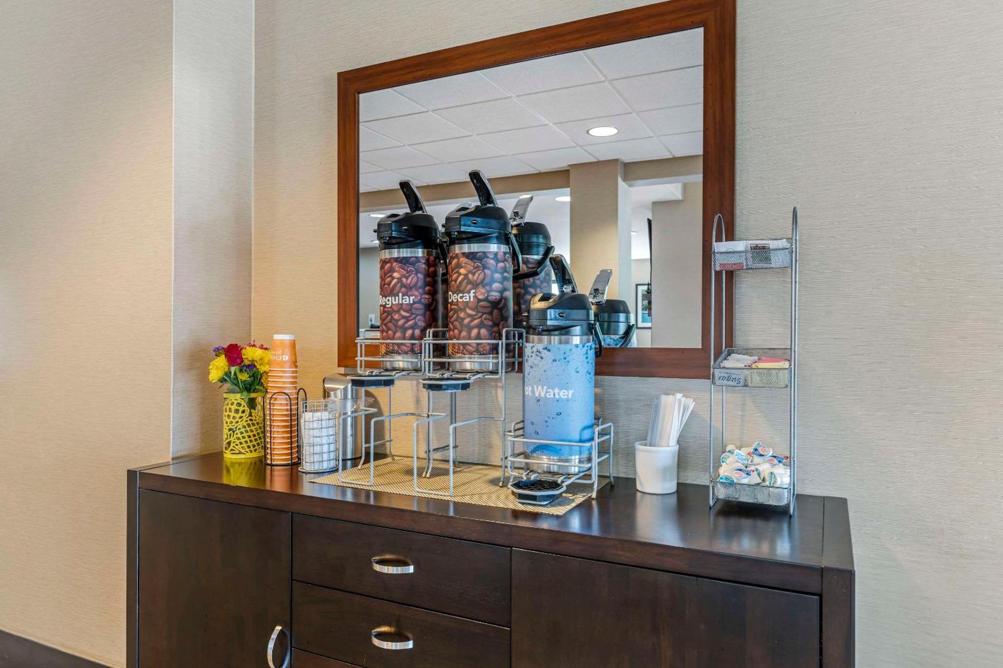 Comfort Suites Lake Geneva East Zewnętrze zdjęcie