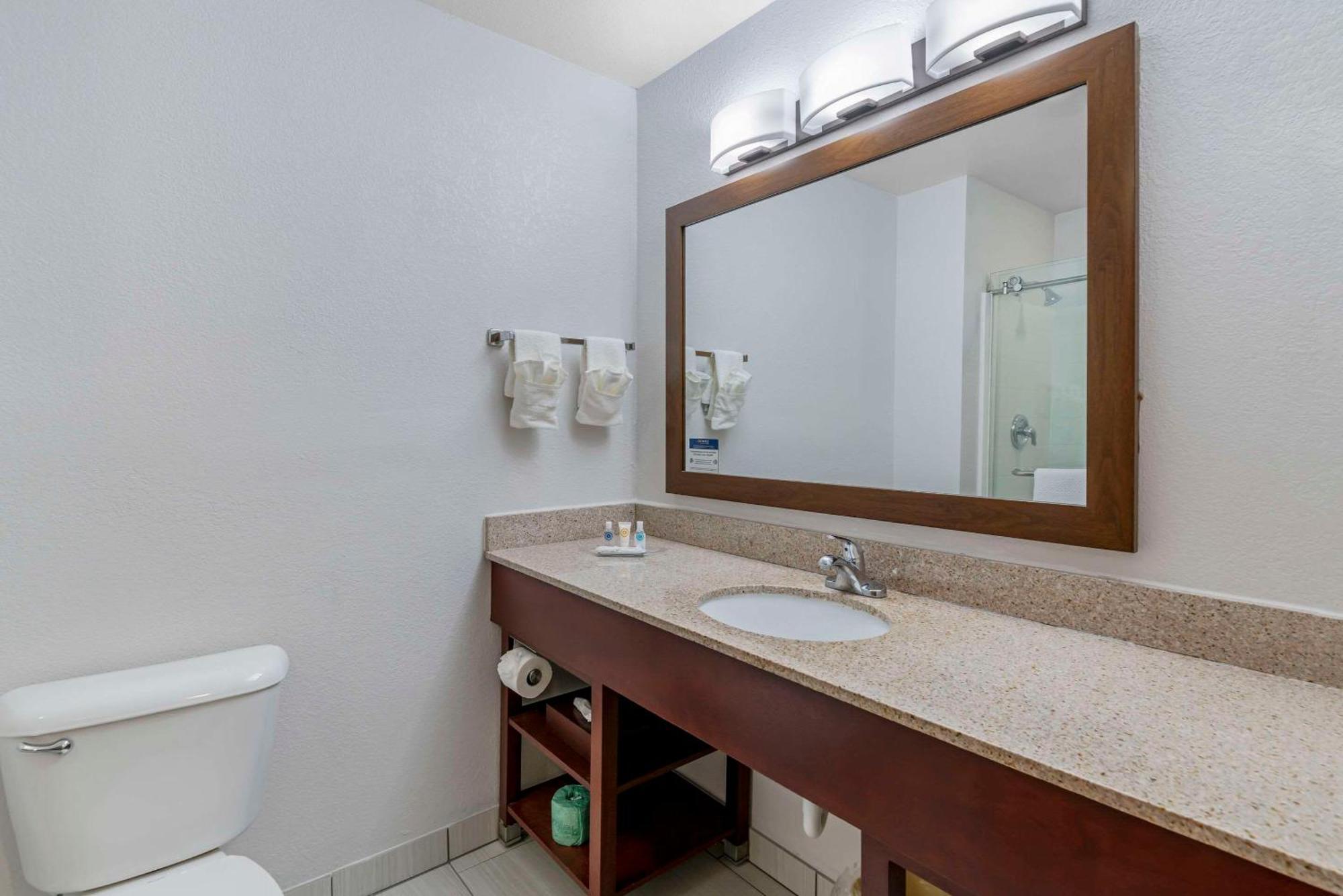 Comfort Suites Lake Geneva East Zewnętrze zdjęcie