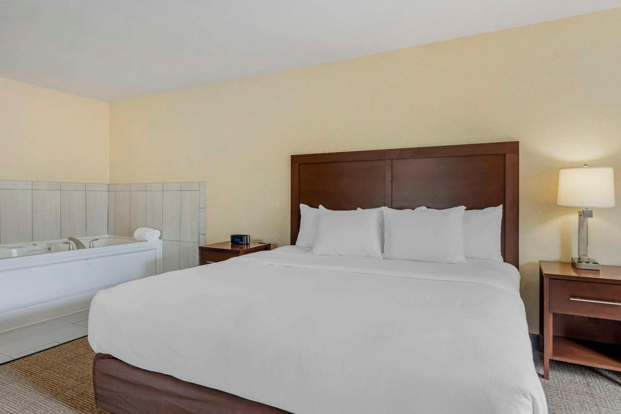 Comfort Suites Lake Geneva East Zewnętrze zdjęcie