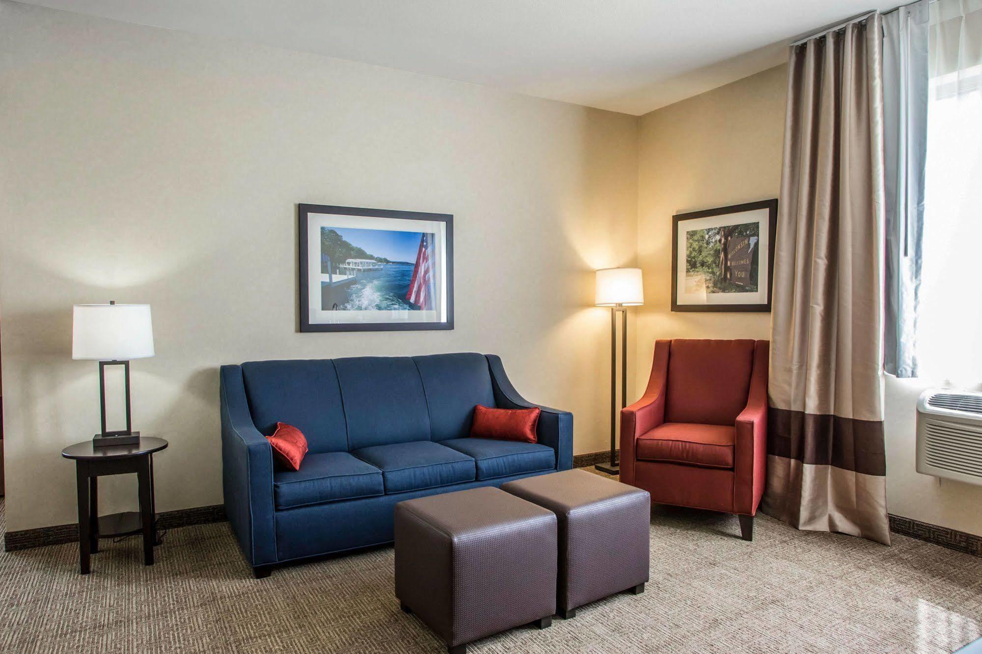Comfort Suites Lake Geneva East Zewnętrze zdjęcie